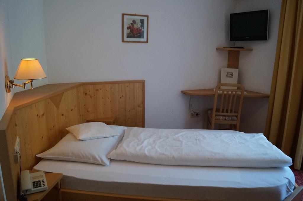 Hotel Laurin Tires Dış mekan fotoğraf