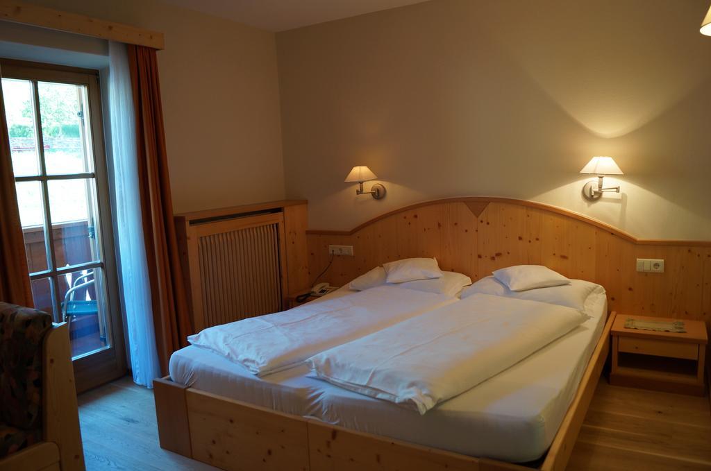Hotel Laurin Tires Dış mekan fotoğraf