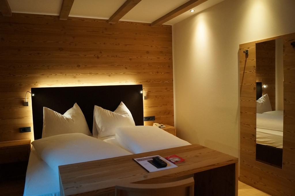 Hotel Laurin Tires Dış mekan fotoğraf